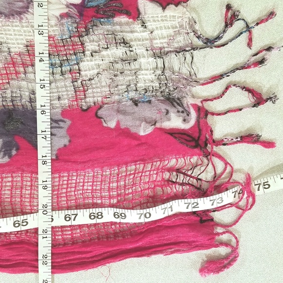 Scarf fringed purple and pink w/ floral design - Picture 5 of 7